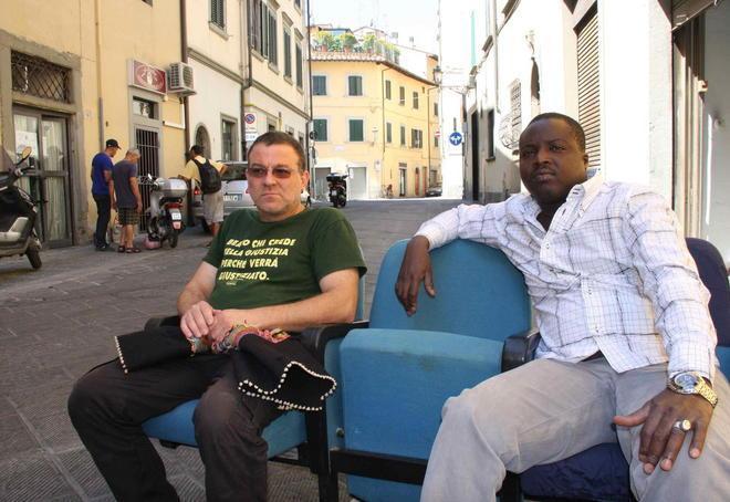 A Prato il lavoro si inventa usando le ex poltrone del cinema