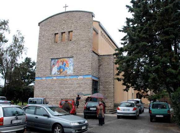 Tenta di appiccare il fuoco alla chiesa del Cotone