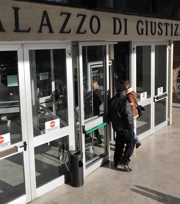 Sorpreso a rubare a 18 anni