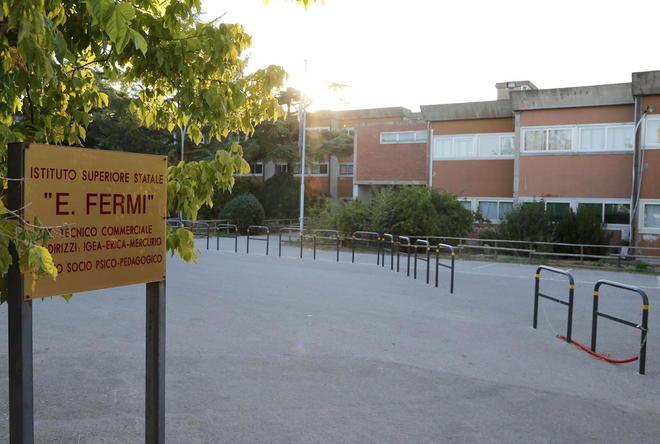 Colpo in pieno giorno all’istituto Fermi