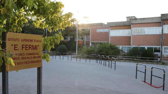 Colpo in pieno giorno all’istituto Fermi