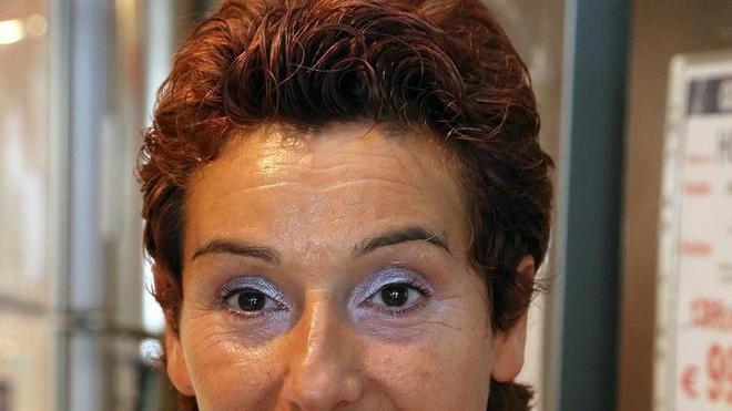 Un’altra auto sugli “ovi” pista ciclabile nel mirino