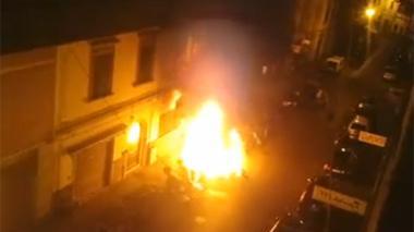 Rogo in via Mentana, gli scooter bruciati sono ancora lì
