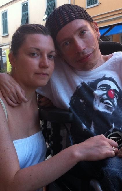 Disabile aspetta l'autobus ma l'autista passa dritto