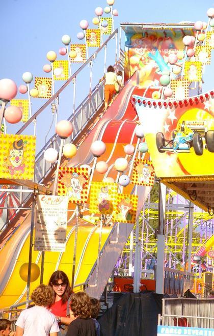 Luna park, camion e nomadi: una terra senza padroni