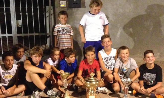 Una strada e un pallone, proprio come tanti anni fa