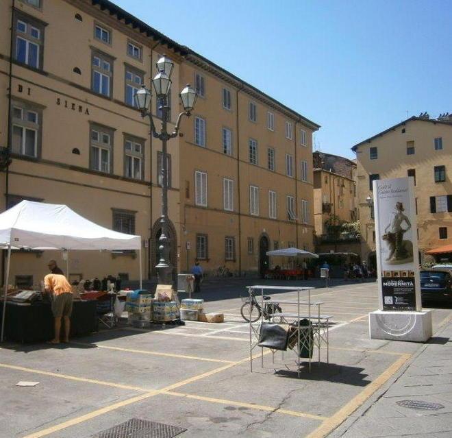 Piazza Bernardini deserta ma chiusa: ha ancora senso?