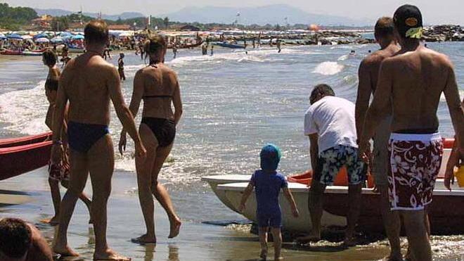 Panico in spiaggia, si perde una bimba