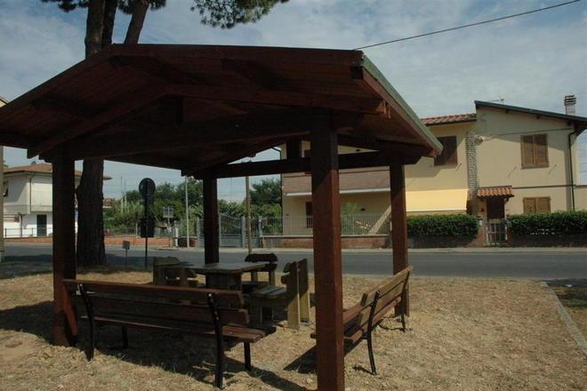 Nuovo gazebo a San Romano nell’area verde di via Gramsci