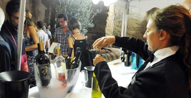 “Agosto con gusto” si sposta in piazza Bovio