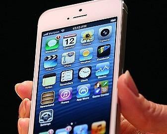 Prato, commercianti truffati: via i soldi e niente Iphone 5 
