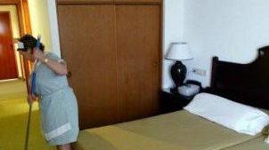 Lascia l’hotel senza pagare il conto