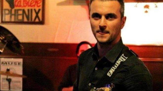 In moto contro un’auto muore giovane architetto