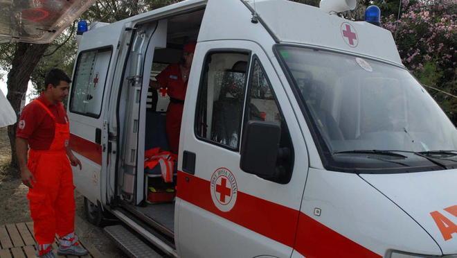 Trovata morta in appartamento la figlia la vegliava da due giorni 