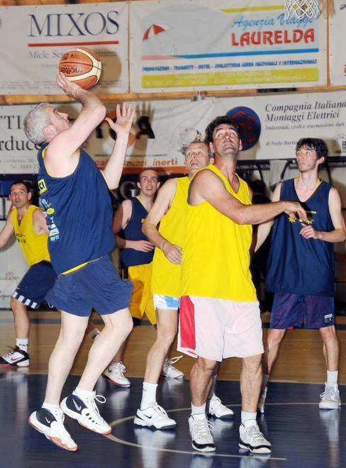 Basket tre contro tre da stasera a giovedì alla palestra Perticale 
