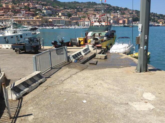 Un fiume d’acqua finisce in mare 