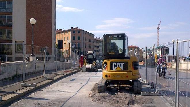 Il traffico è in tilt, ma il cantiere sul Ponte Nuovo è deserto