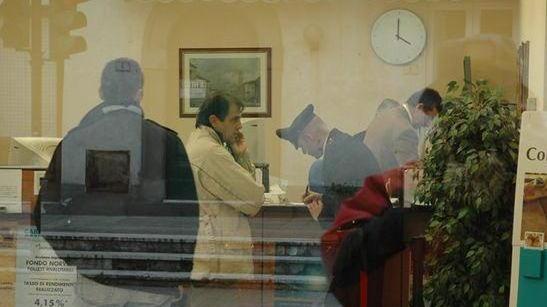 Rapinatore solitario assalta una banca armato di trincetto