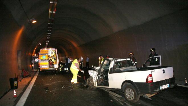 Incidenti stradali: auto contro furgone, due feriti