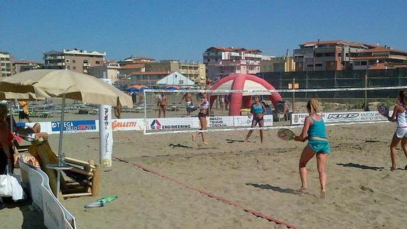 I campioni di beach tennis si sfidano al Gabbiano