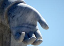 Concordia, la statua “Stella Maris” danneggiata dai vandali 