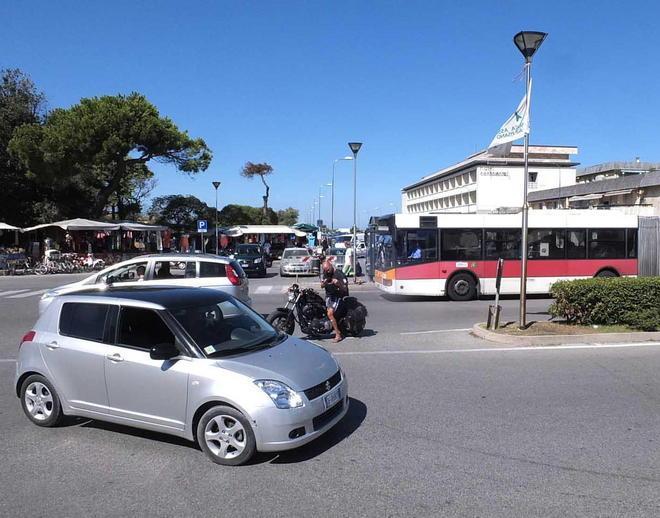 Parcheggi e viabilità prima di sognare 