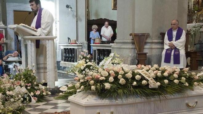 Tutta Camaiore si stringe intorno ai genitori di Sara
