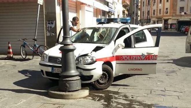 Preso lo scippatore: i vigili l’hanno trovato in... questura 