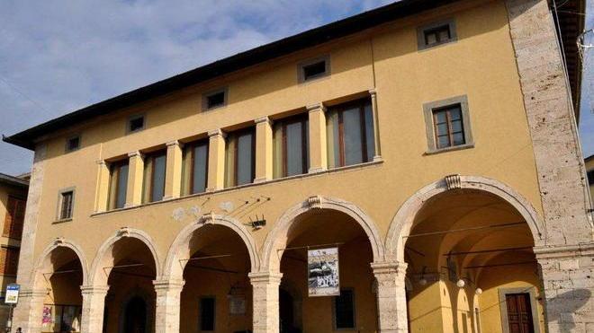Si presenta la tesi dedicata alla gestione del turismo