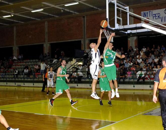 Il basket resta in città Accordo con i gestori 