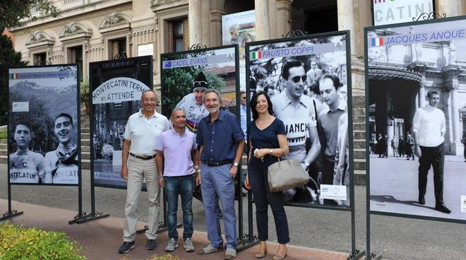 Montecatini e il ciclismo nei pannelli di viale Verdi