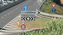 Schianto allo svincolo della Variante: chiusa al traffico lo svincolo per Collesalvetti