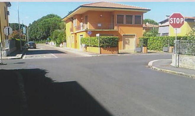 Incrocio a rischio per lo stop che non c’è