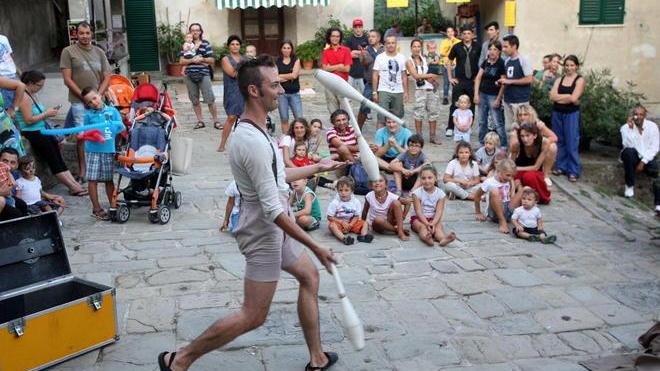 Tanti bimbi in festa nel paese di Collodi