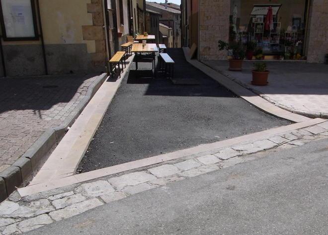 Cantiere aperto senza cartello anziana cade e si fa male