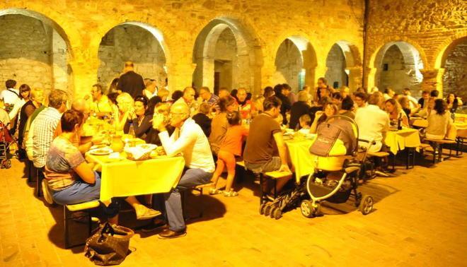 “Serata dell’ospite”, cena e musica nel centro del borgo