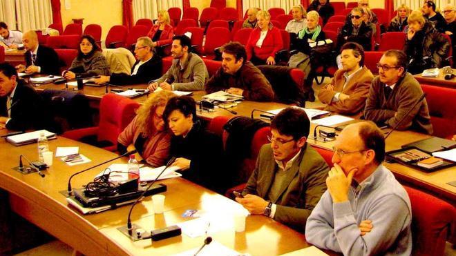 E intanto la Provincia è in mezzo al nulla Fantasma solo a metà
