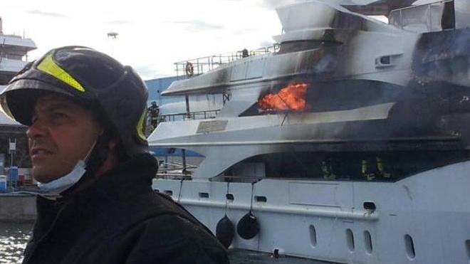Mega yacht bruciato, interrogati i testimoni