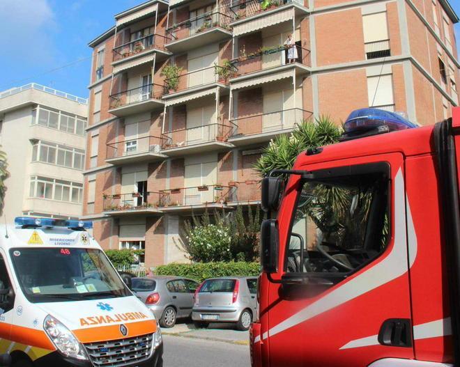 La trovano morta sul terrazzino di casa 