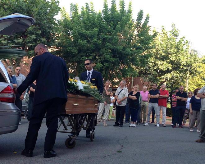 Comunità in lacrime per l’ultimo saluto a Roberto 