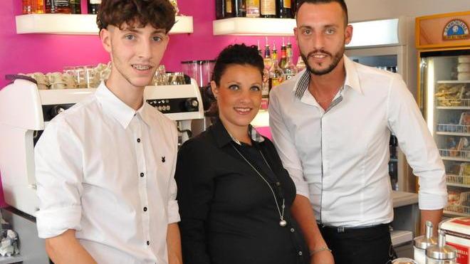 Orfani ma uniti: tre fratelli toccano il cielo con un bar