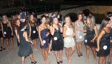 L’acquazzone interrompe l’elezione di miss Livorno 