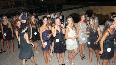 L’acquazzone interrompe l’elezione di miss Livorno