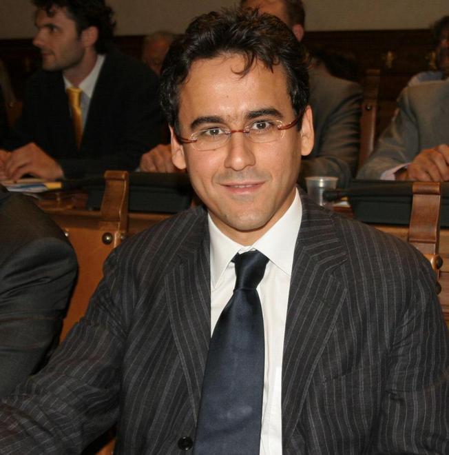 L’ex collega Oliva: «Caro Matteo, occupati di banche»