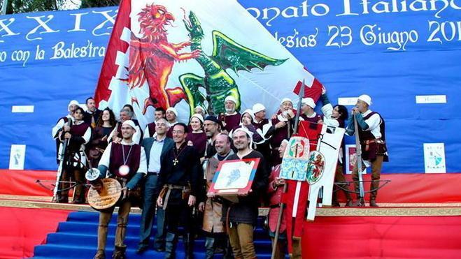 Balestre in palio scatta la gara sul colle etrusco