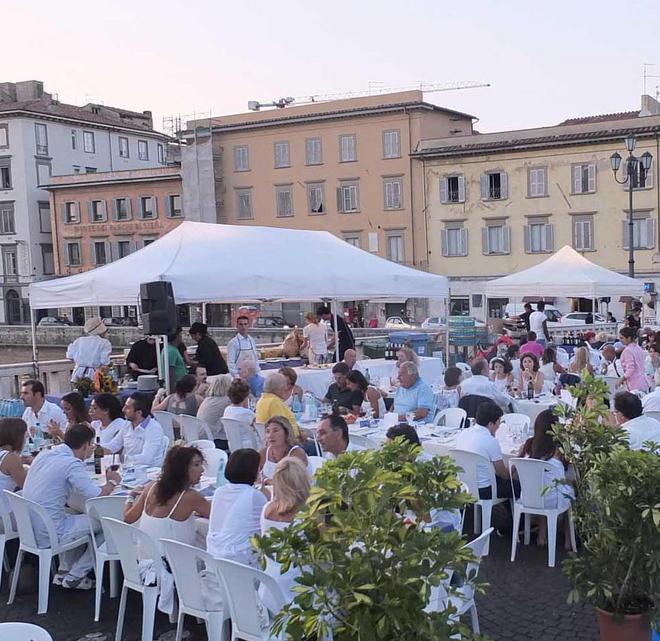 Cena e musica sul Ponte di Mezzo 