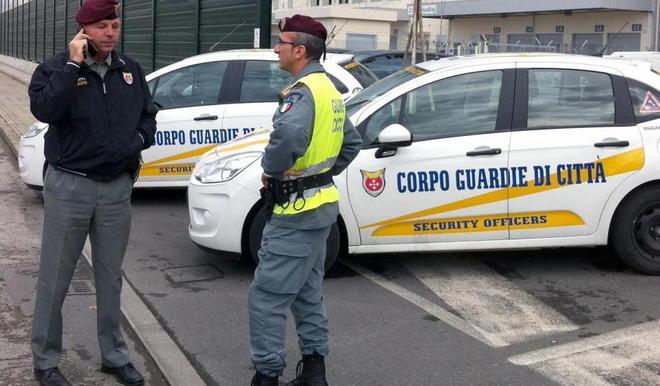 Scippano un’anziana disabile 