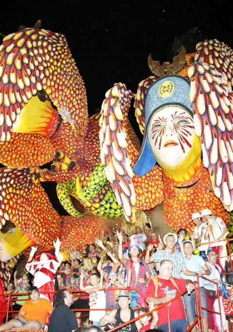 Sul lungomare torna la terza sfilata del Carnevale estivo 