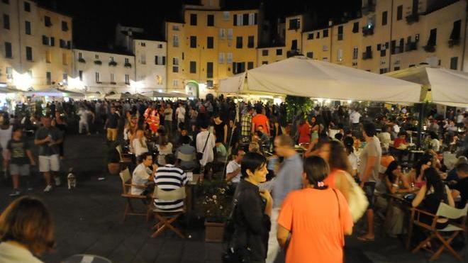 Cade sul pianerottolo di ritorno dalla Notte bianca: in coma