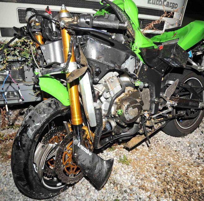 Scontro auto-moto Gravissimo 21enne a bordo di una Ninja 